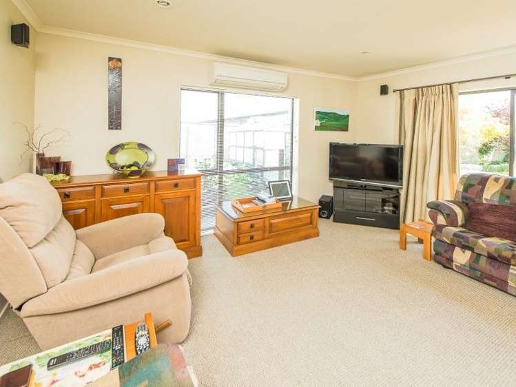 6 Lithgow Drive Otamatea_7