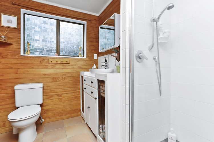 1160 Huia Road Huia_12