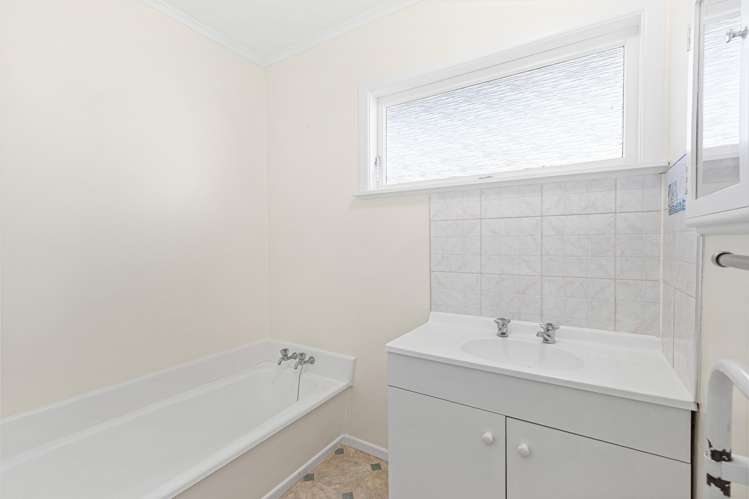 4257 Great North Road Glendene_11