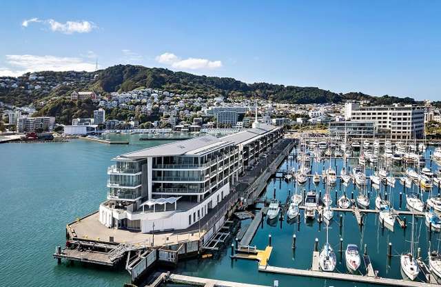 Wharf apartment scores record $5m - as wealthy buyers queue up for the ‘right’ pad