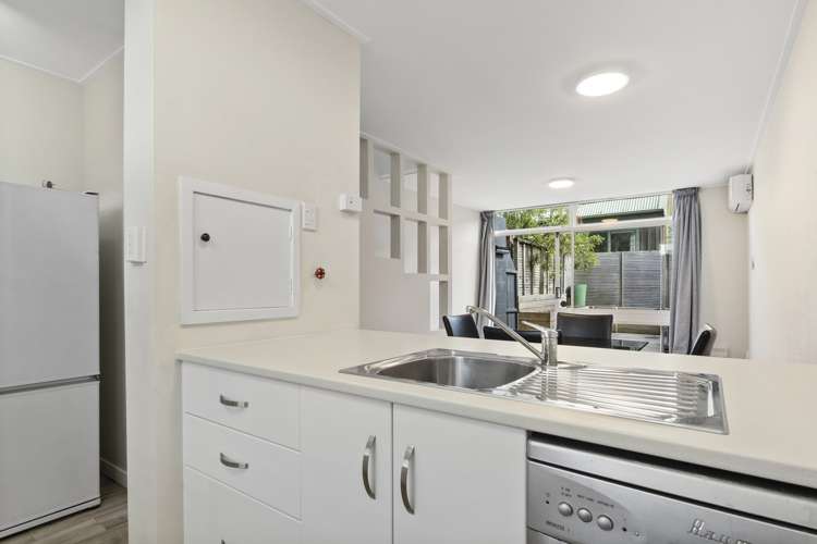 1 Coates Street Hamilton East_6