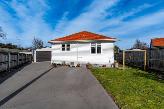Freehold and Close to River Walks
