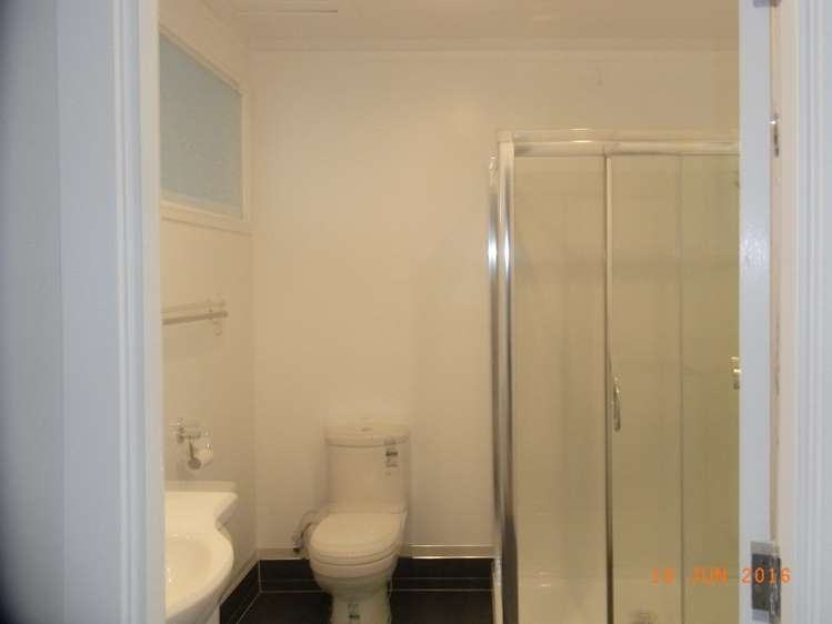 2/2 Derwent Crescent Titirangi_5