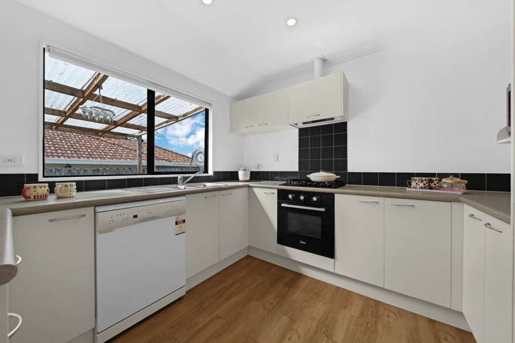 24 Nuneaton Drive Flat Bush_6