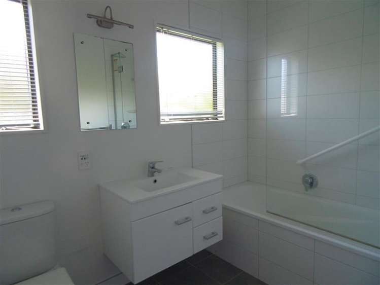 2/17 Glamorgan Drive Torbay_8