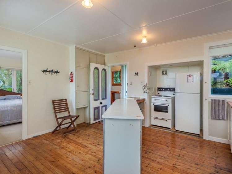 16 Foster Avenue Huia_9