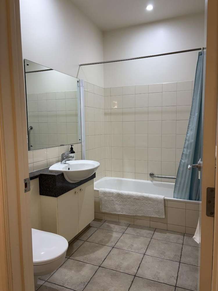 9/100 Customhouse Street 1052_11