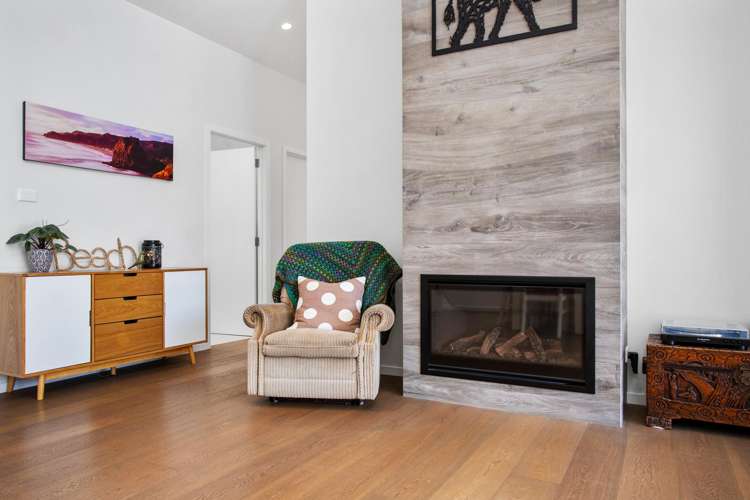 892 West Coast Road Waiatarua_15