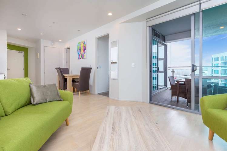 707/30 Beach Road Auckland Central_1