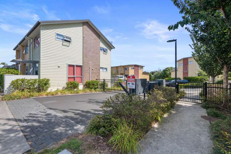 37/11 Ray Small Drive Papakura_17