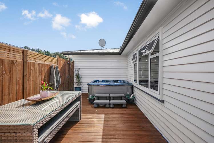 15 Rowe Parade Wainuiomata_16