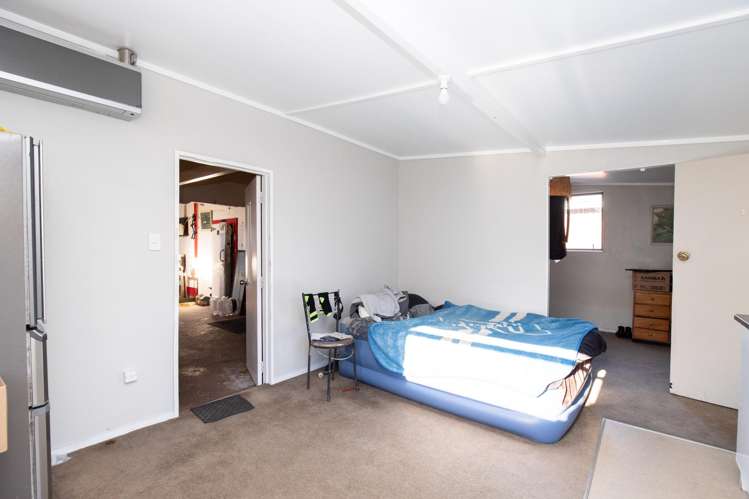 11 Front Miranda Road Waitakaruru_6