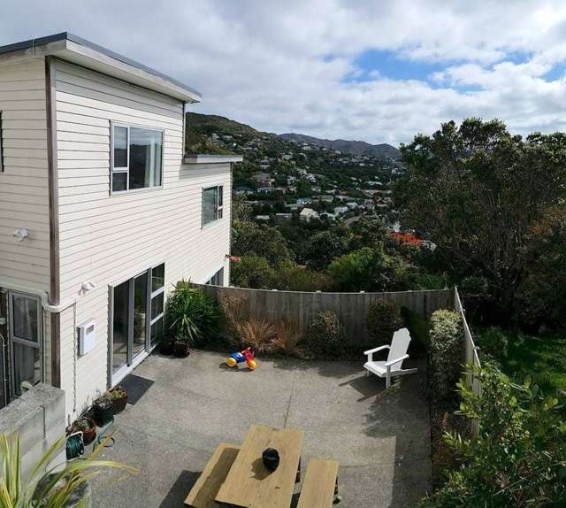 Sunny private 2 bedroom townhouse close to town