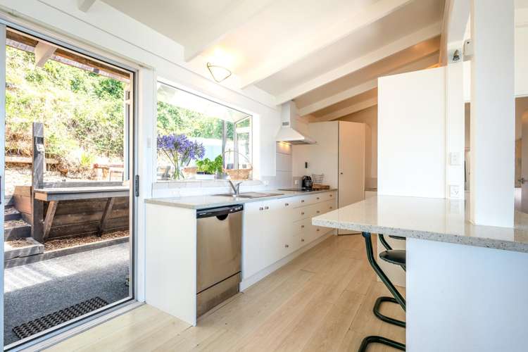 5 Sixth Avenue Onetangi_11