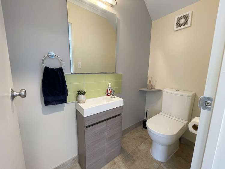 81 Royal Road Massey_9