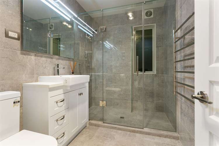 64 English Oak Drive Schnapper Rock_16