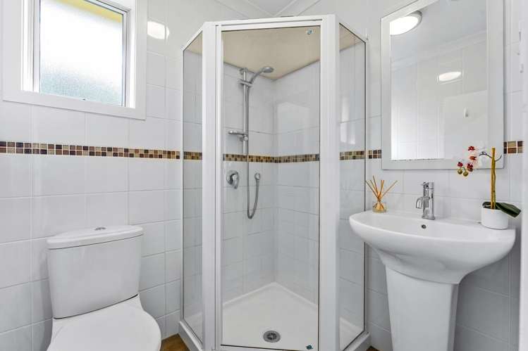 12 Towra Place Botany Downs_13