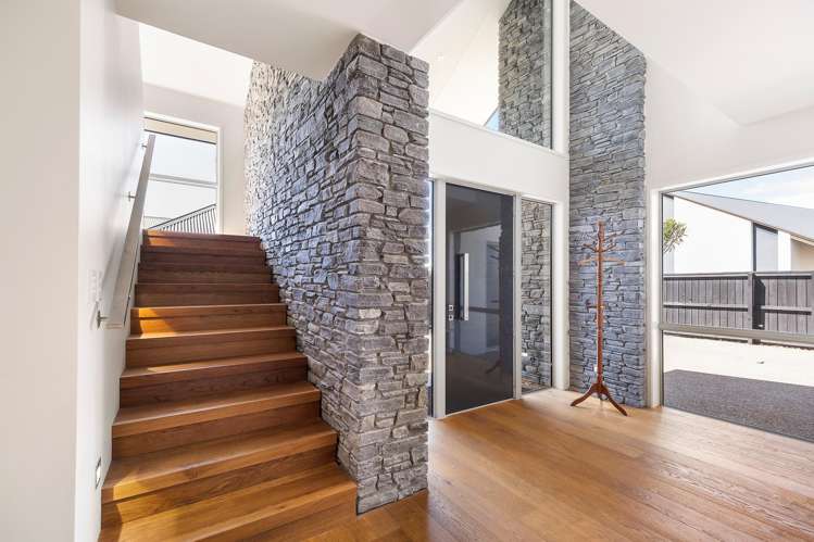 8 Waitikiri Square Parklands_2