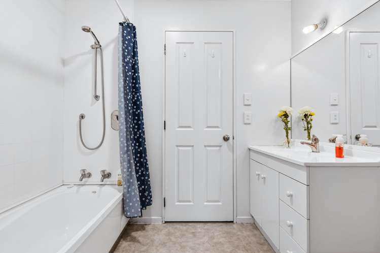 2 Antrim Place Rangatira Park_21