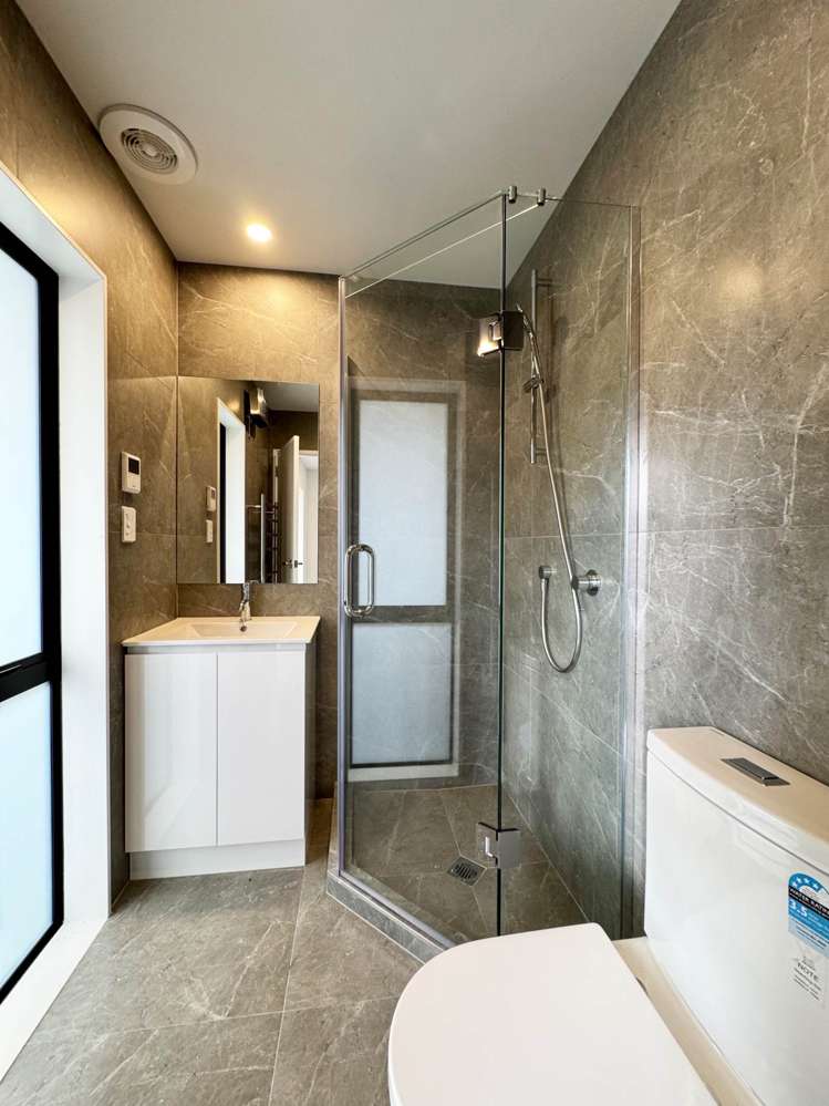 2/20 Penzance Road Mairangi Bay_10