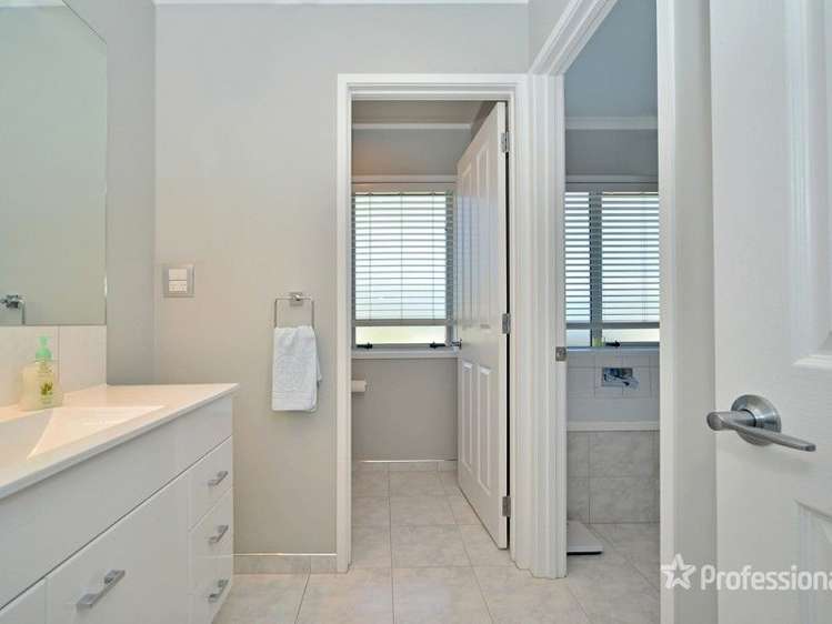 2 Camellia Lane Carterton_12