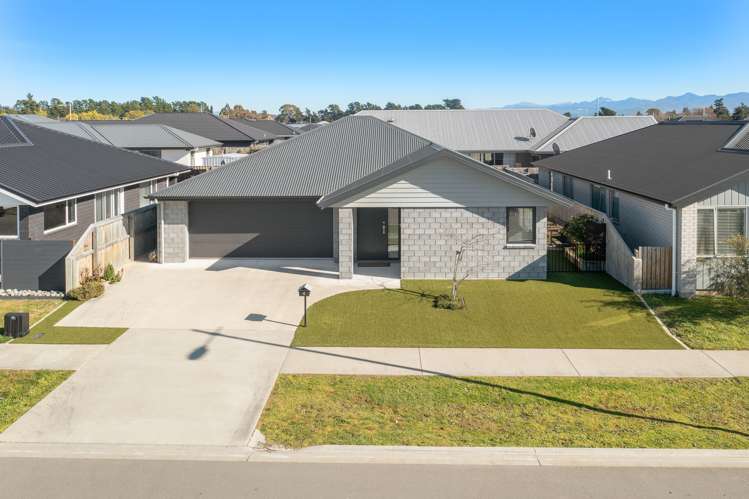 4 Catalina Crescent Burleigh_21