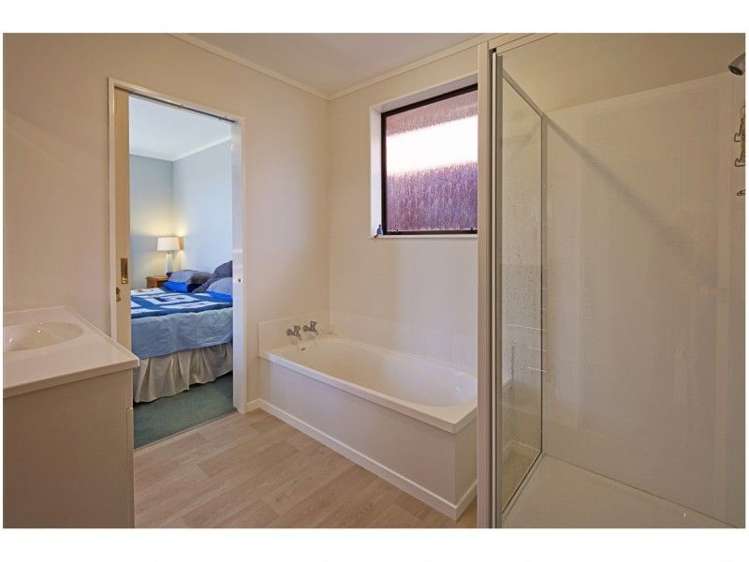 8 Rintoul Place Brightwater_10