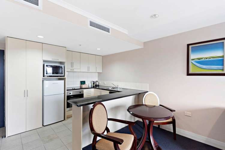 706,9-17 Byron Avenue_3