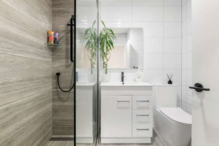 25/3 Riverside Road Orewa_11