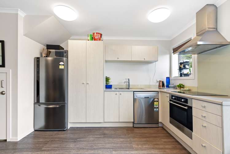 37 Chiefs Court Hamilton East_5