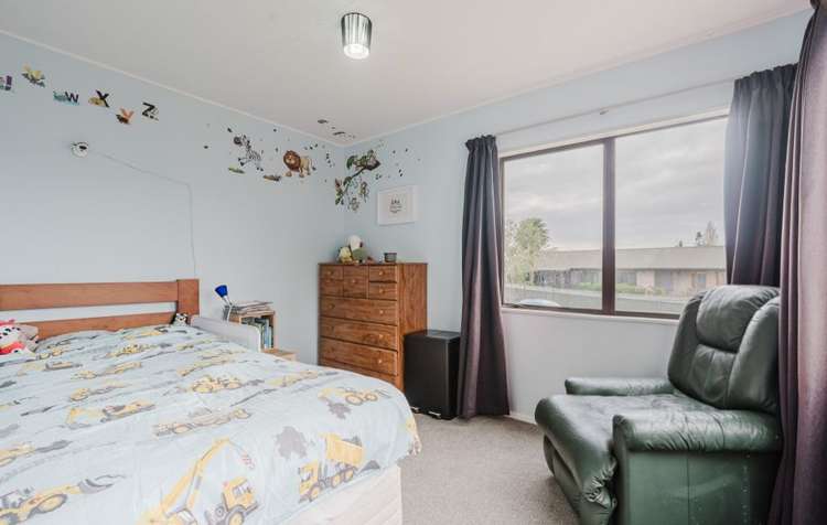 70 Sunnyhills Ave Glenview_12