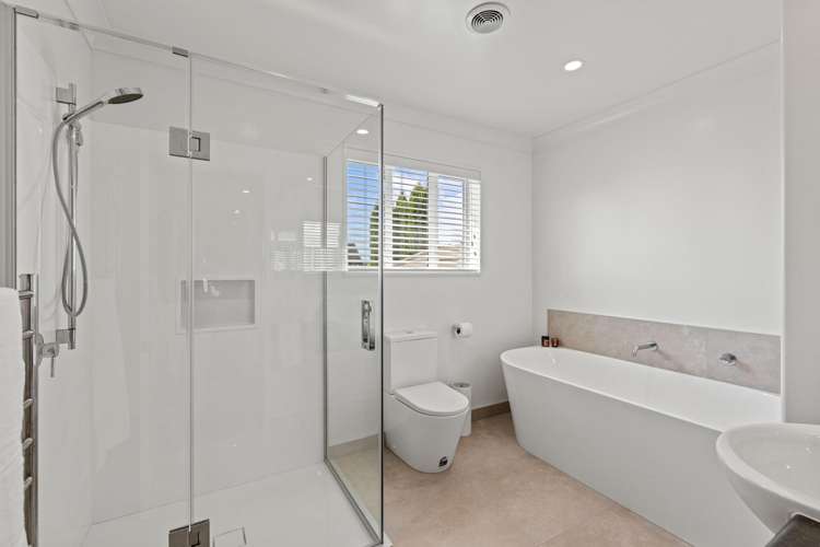 6 June Gardens Northwood_24