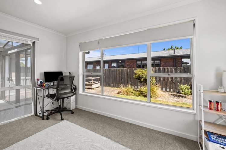 8 Woodham Drive Allenton_5