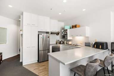 8B/4-8 Short Street_1