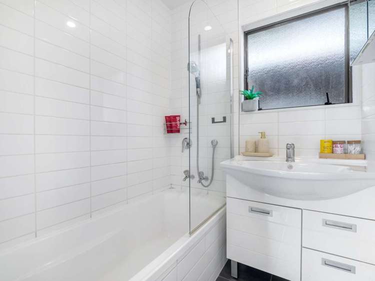 2/58 James Street Bayview_23