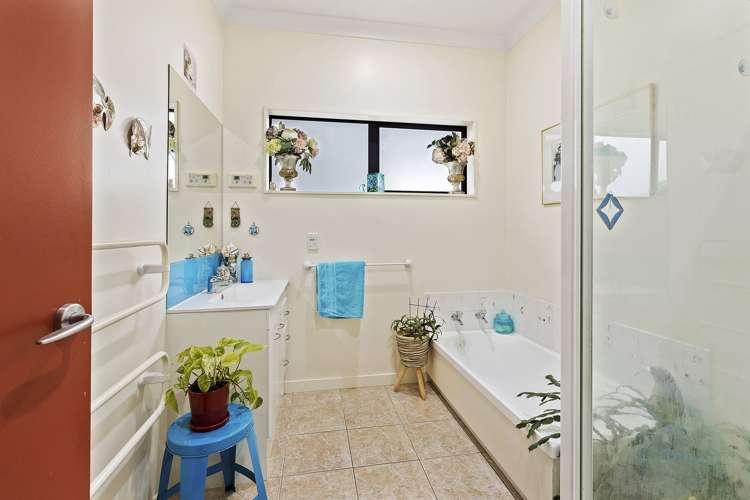 8/5 Court Road Tawa_13