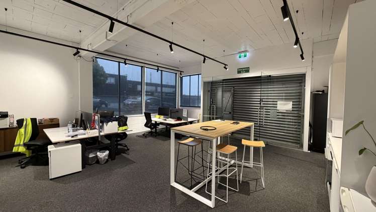 B/51 Barrys Point Road Takapuna_6