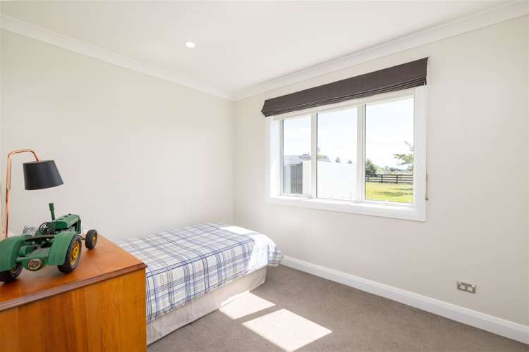 76 Carnaveron Drive Lincoln_16