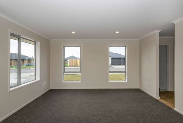 8 Caproni Road Burleigh_4