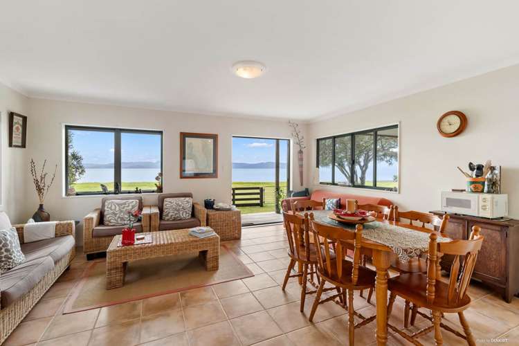 1684 East Coast Road Whakatiwai_14