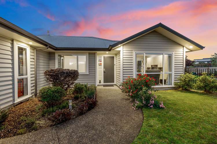 1 Benmore Crescent Pyes Pa_26