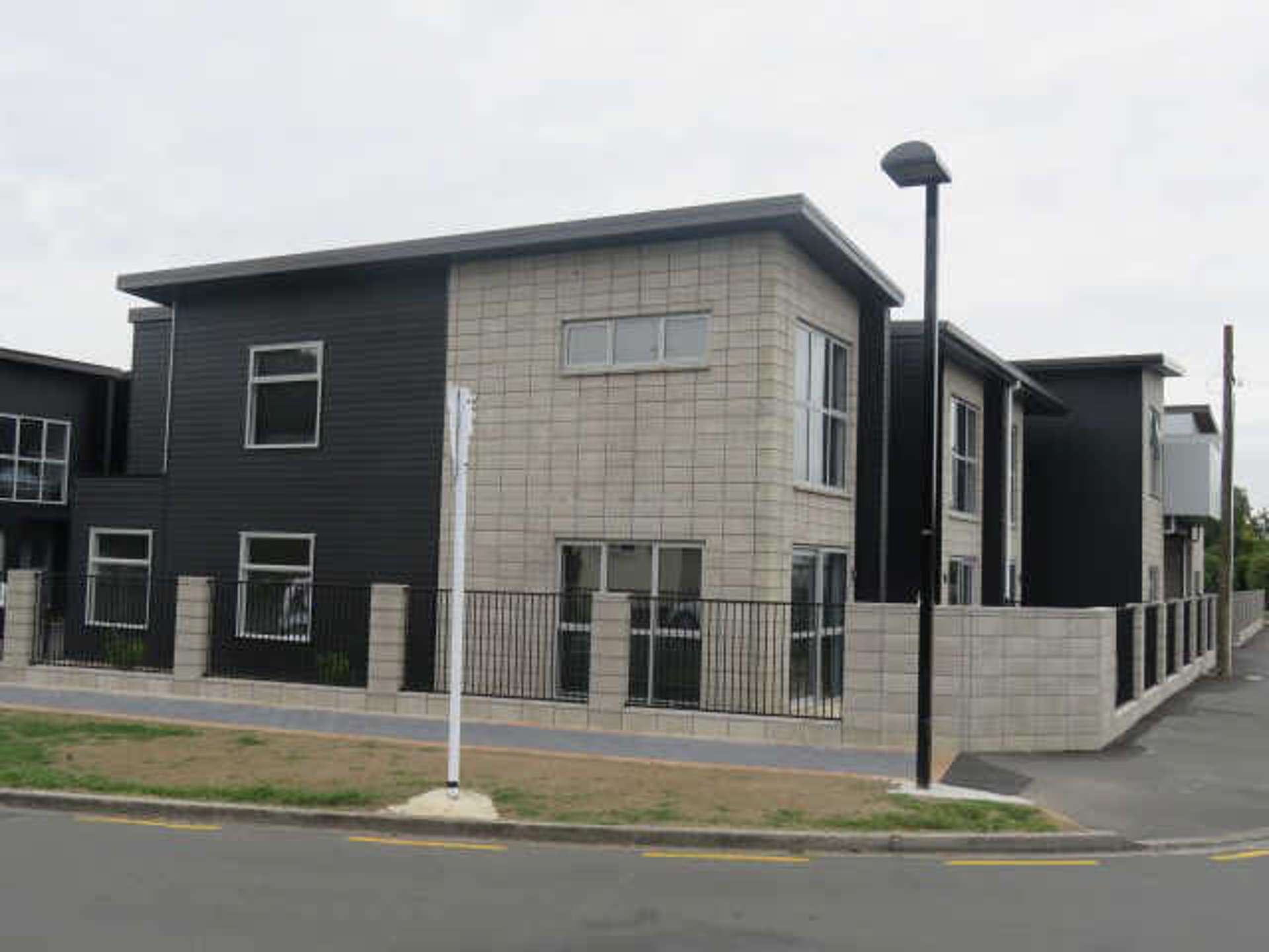 8/100 Knighton Road Hillcrest_0