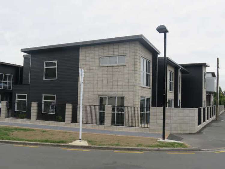 8/100 Knighton Road Hillcrest_0