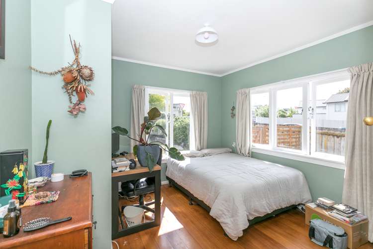 67 Lake Crescent Hamilton Lake_6