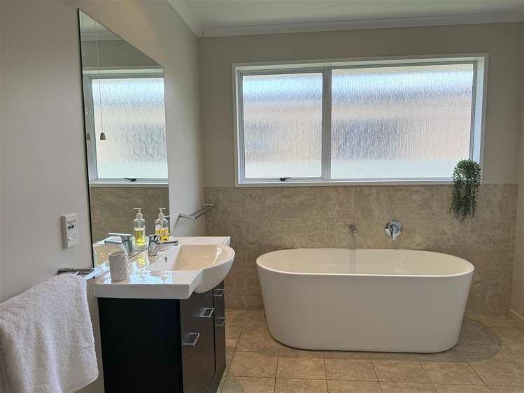 1 Robert Road Paroa_23