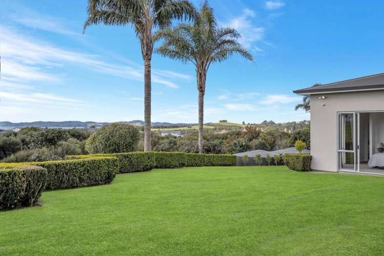 9 Intrepid Crescent Beachlands_17