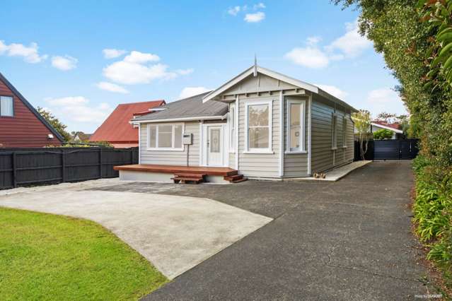 Character Bungalow With Generous Outdoor Space