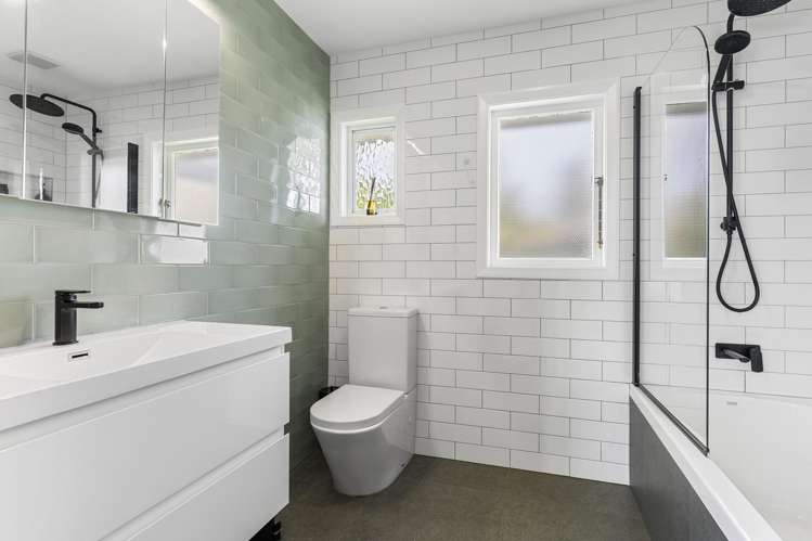 13 Ayrton Street Te Atatu South_11