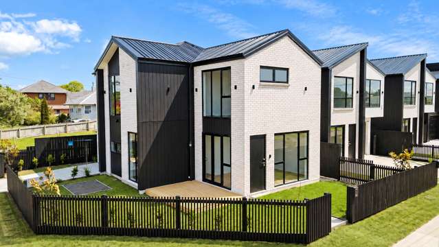 2/2 Halswell Street Mangere East_1