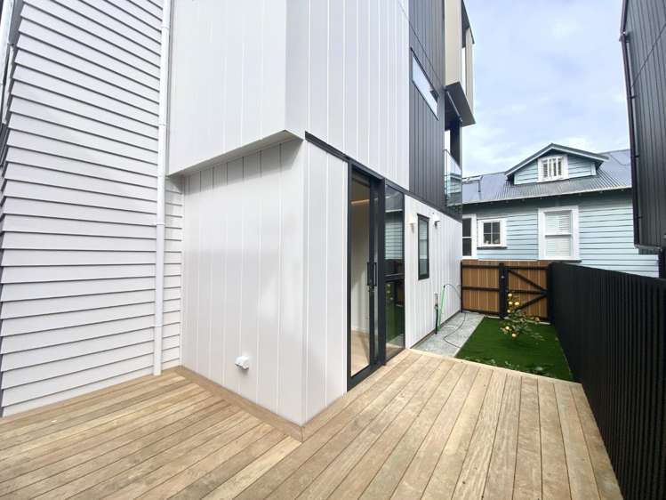 12A Tenterden Ave 1728_22